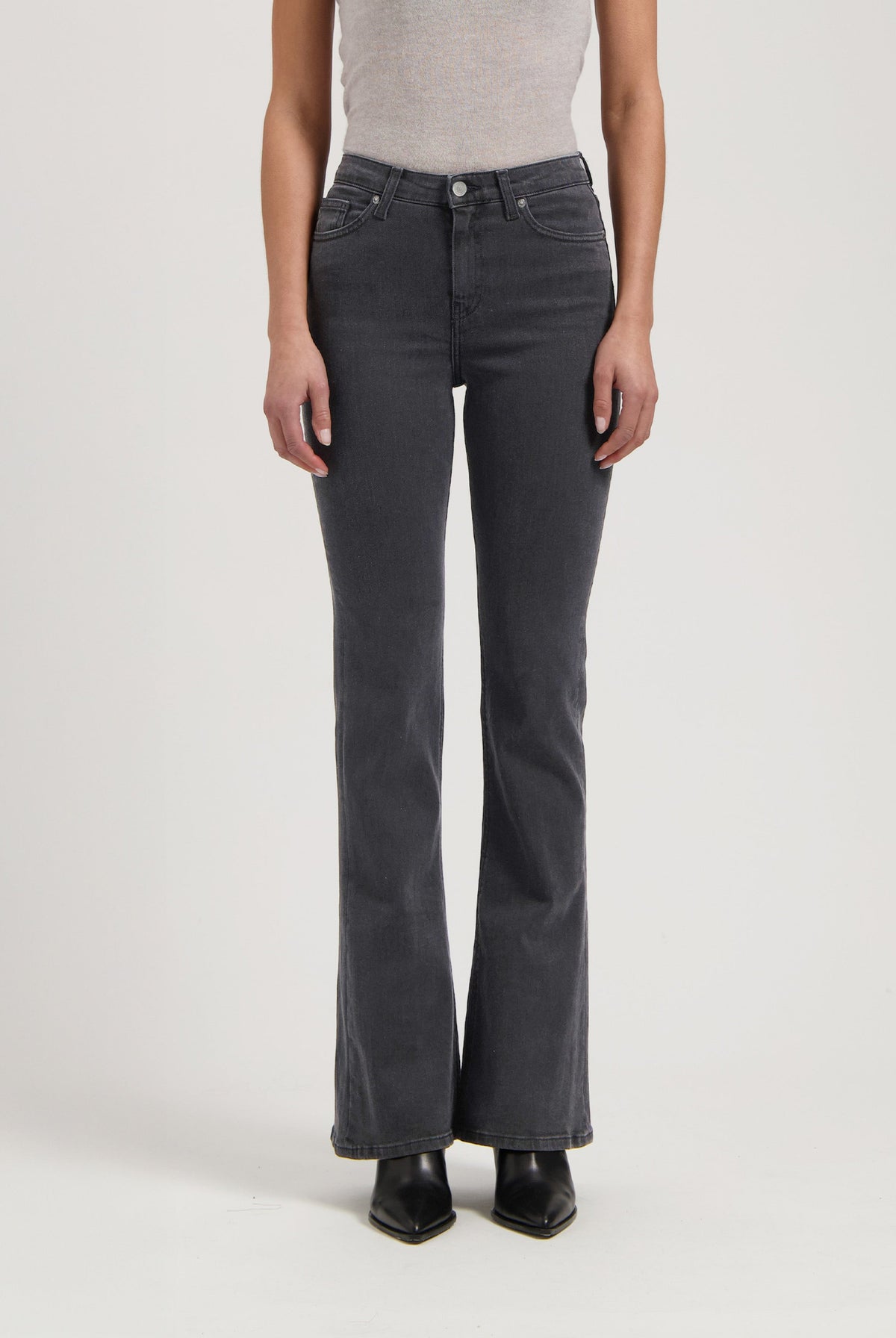 High-waisted black flared jeans worn with a fitted gray tank top, showcasing stylish casual women's fashion.