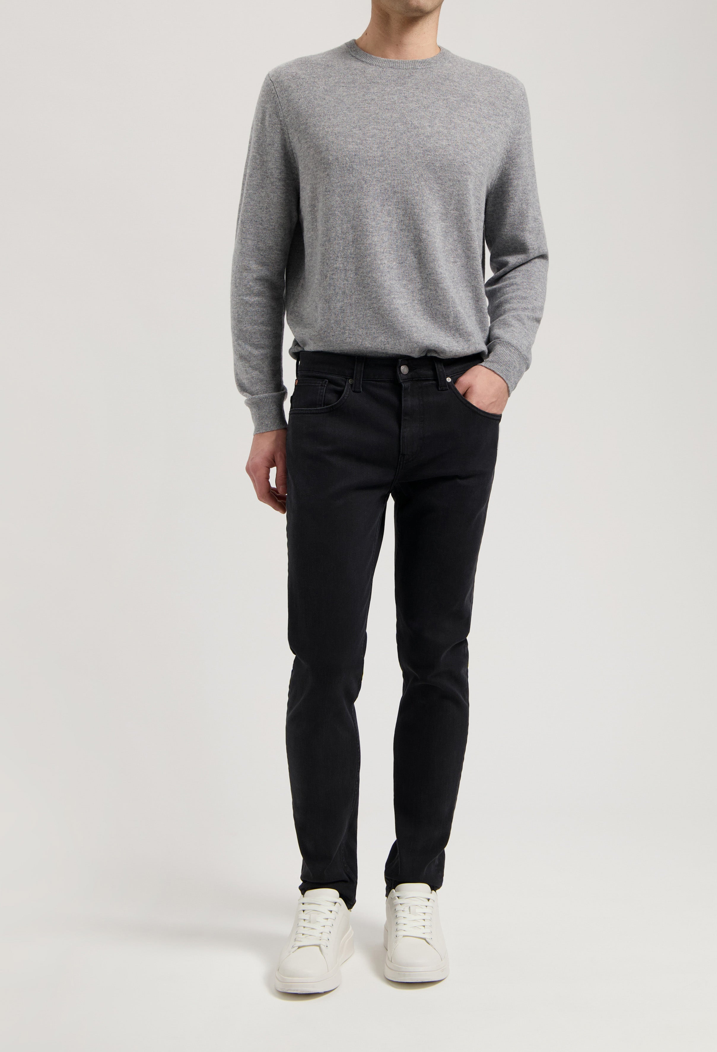 Sustainable MUD Jeans ensemble featuring dark denim shirt and blue jeans, highlighting ethical fashion in classic style.